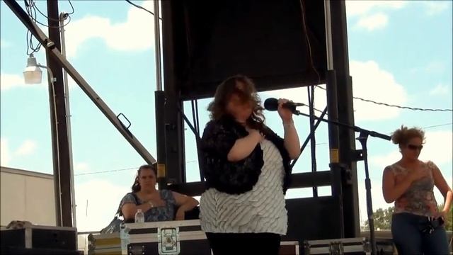 Melissa Evans sings the National Anthem at Party In The Pines.wmv смотреть онлайн