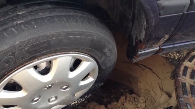 Машина провалилась смотреть онлайн