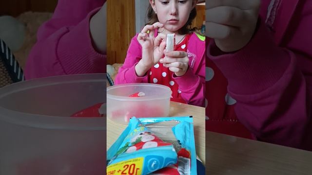 василиса "помощница" 6 лет