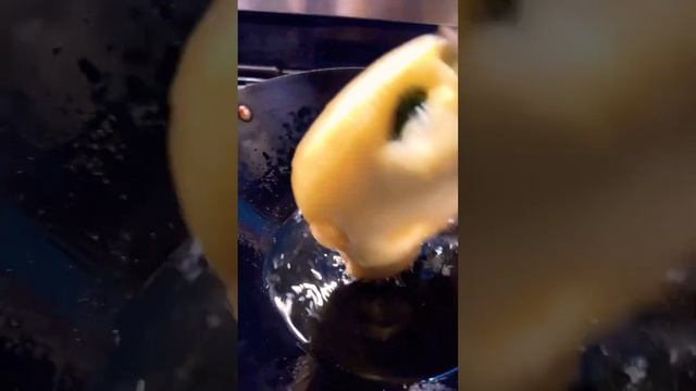 Chile relleno- inspired beef & cheese stuffed peppers! #shorts смотреть онлайн