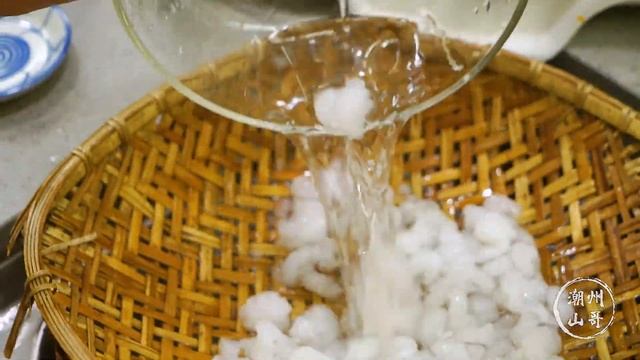 潮汕人的年夜飯甜湯必不可少，木瓜燉雪蛤油，學會春節回家露兩手【潮州山哥】