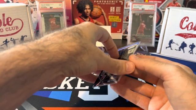 Collectible Card Club Sapphire Basketball Box Break Battle! Two Autos!! Which Box Wins?? смотреть онлайн
