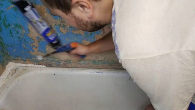 1080p_03_Чем_закрыть_щель_между_ванной_и_стеной_Современный_метод_пено