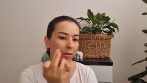 Yuzni osilishini oldini olish Ajinlarni yoq qilish uchun yuz mashqlari Juda foydali yuz masaji