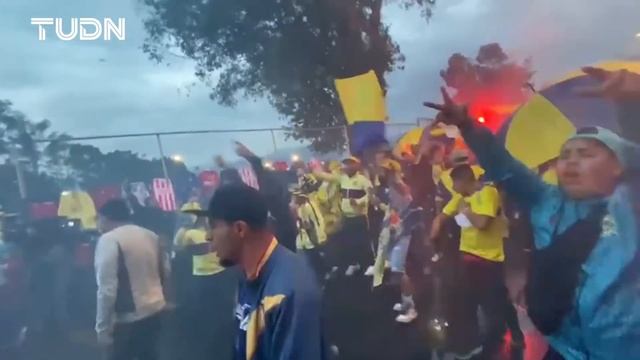 FIESTA TOTAL! Así recibieron al América en su llegada al Estadio Azteca  TUDN