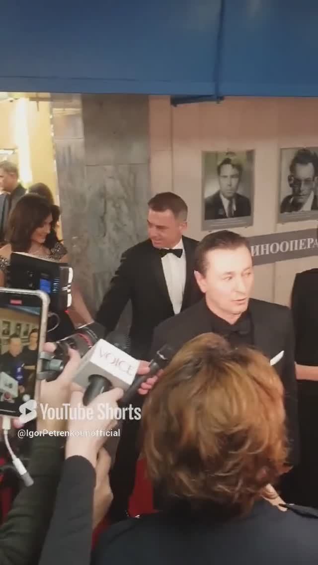 Петренко, Вдовиченков, Безруков с женами на премии "Золотой орел"