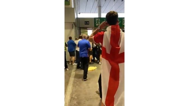 HOLIGAN INGGRIS VS ULTRAS ITALY FIGHT IN EURO 2020 (HOLIGAN INGGRIS VS ULTRAS ITALY ) EURO 2020 - смотреть онлайн