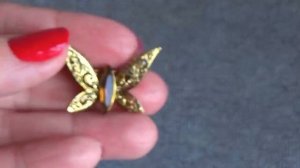 Винтажная бижутерия ,Шикарные броши и медовые бусы с маркировкой.