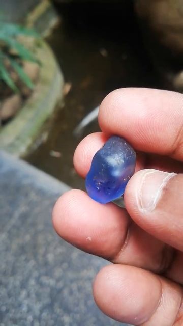 Royal Blue Sapphire Rough @ Elahera to Ratnapura Sri Lanka | How To Identify Uncut Natural Corundum смотреть онлайн