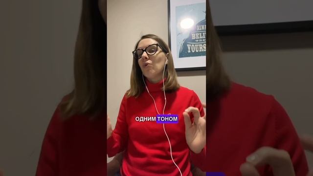 Педагог по вокалу разбирает голос ученицы на первом уроке и дает конкретные рекомендации смотреть онлайн