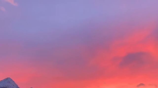 Timelapse - Tramonto sulle Dolomiti смотреть онлайн