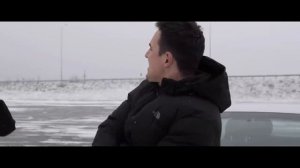 летит патруль прямо за нами