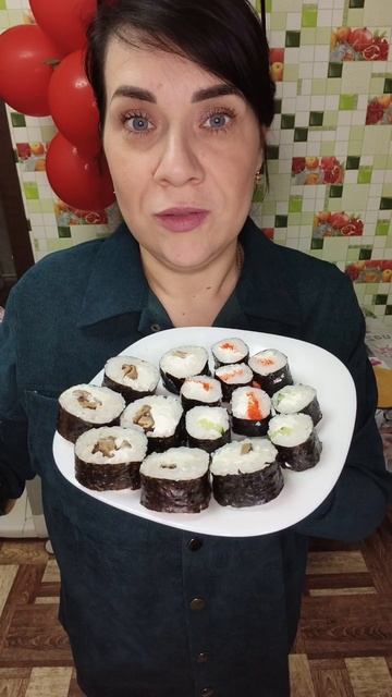 С праздником наши мужчины,ем в этот знаменательный праздник роллы 🍱