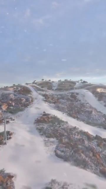 Горнолыжный курорт Trojena посреди пустыни смотреть онлайн