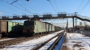 ВЛ11.8 - 615А/616 с грузовым поездом проследует станцию Поварово-2 (БМО).