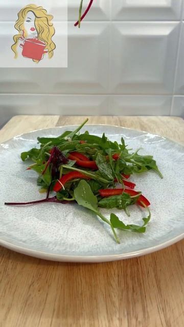 Spicy pumpkin & poached egg salad - recipe // Sałatka z jajkiem w koszulce i dynią - przepis #Short