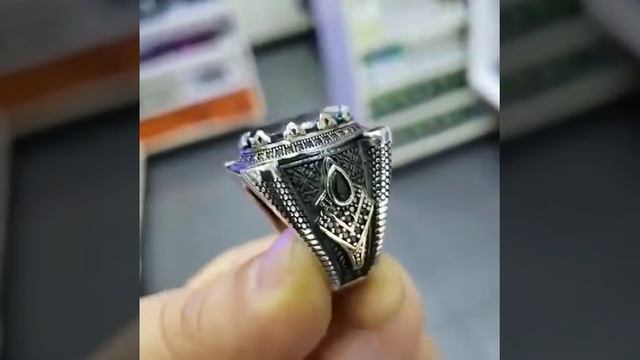 Благолепное кольцо с камнем Мистический топаз в серебре 925 пробы