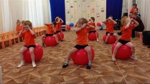 Танец на фитболе "Каблучок". Группа "Муравьишки".