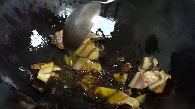 3斤茄子，二弟做“茄子炒臘肉”，軟糯入味，拌米飯吃過癮！ 【鐵鍋視頻】
