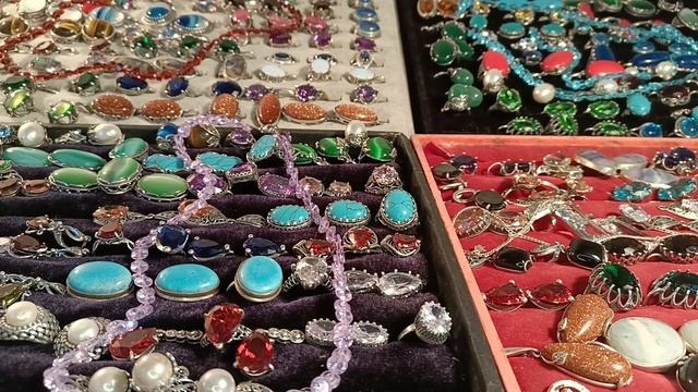 Украшения из камня в серебре и посеребрении натуральных и выращенных камней.