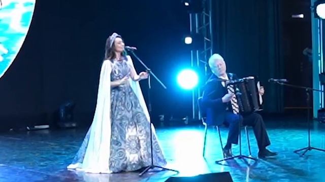 Пешком по космосу - поет Мария Фрибус.  01.04.2023 г. на сцене ЦКИ МГТУ им. Н. Баумана