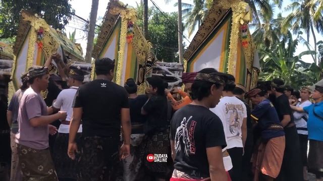 KARANGASEM BERGETAR❗️Proses Pemindahan Bade Tertinggi 31 Meter Ngaben Tangkas Kori Agung Angantelu смотреть онлайн