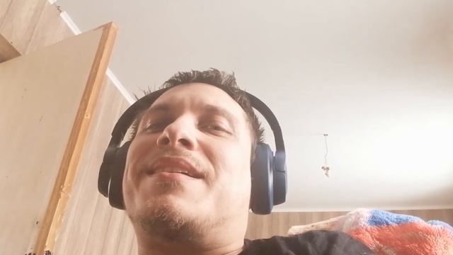 новые Bluetooth наушники JBL TITANIUM на базе электроники JBL TUNE 710 BT ЗА 16 000 РУБЛЕЙ смотреть онлайн