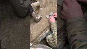 - Один из способов разжечь костер в полевых условиях.