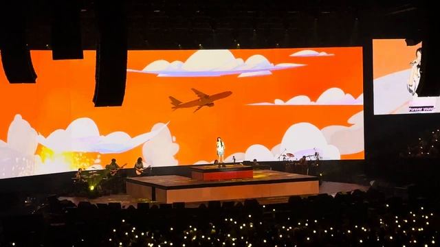 IU (아이유) - eight | HEREH World Tour in Los Angeles 2024.08.02 смотреть онлайн