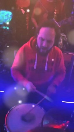Подняли зал🤘 Кайф играть с преподом!💯🤘 Для меня это большая честь💯🥁🔥🤘