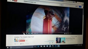 Bubbles the Dolphin zaps hulk