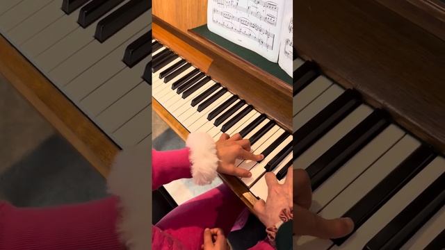 Старинная французская песенка. Чайковский. Разбираем левую руку смотреть онлайн