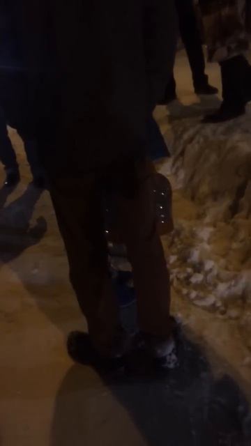 Житель Николаева устроил драку на остановке за место в маршрутке