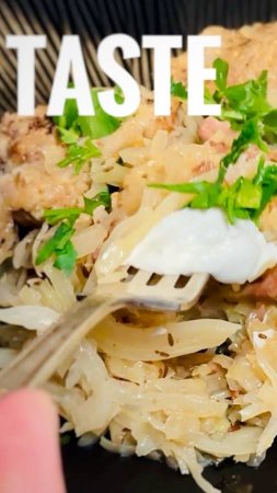 Как солянка, только наоборот. Тушёная капуста с беконом и курицей. Всего 3 продукта!