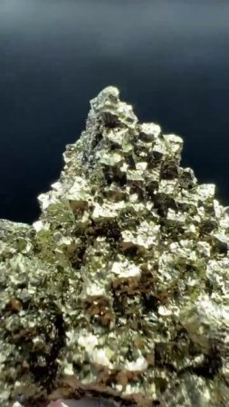 Chalcopyrite cover Tetrahedrite size: 4cm Origin: hezhang, Bijie, Guizhou, China. Available