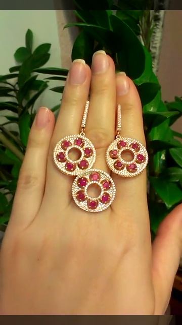 Комплект с натуральными рубинами. смотреть онлайн