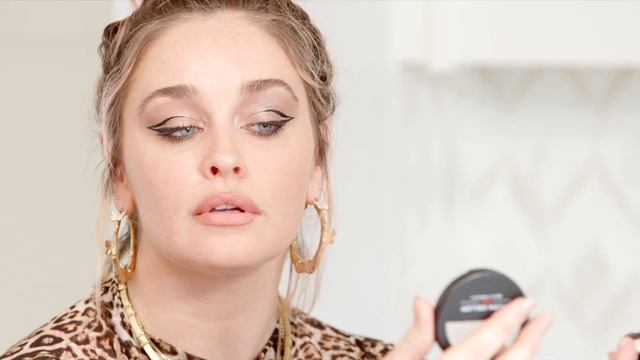 Meet Baked Balance-n-Brighten Color Correcting | Laura Geller Beauty смотреть онлайн