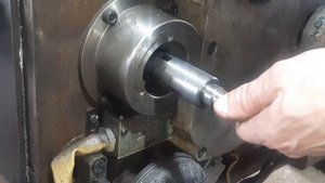 Сам себе подарок сделал! Замена осей рукояток фрезерного станка 6Д82ш