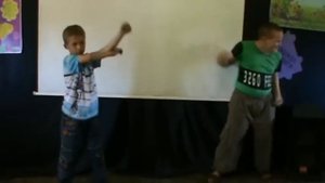 как правильно научиться танцевать тиктоник ))))