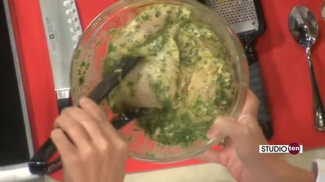 Studio 10: Citrus Chicken and Peach Green Salad with Balsamic Vinaigrette смотреть онлайн