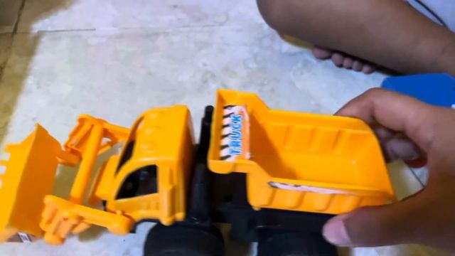 UNBOXING MAINAN DI KERANJANG BANYAK BANGET! ADA TRUK OLENG, TRUK KONTENER, BUS TAYO , MOBIL SAMPAH