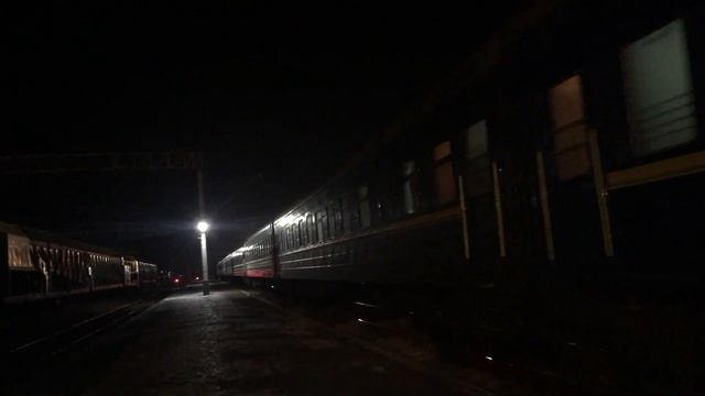 Прибутя поезда чс4 114 Киев Ужгород с привествия