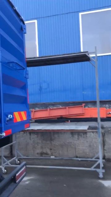 Автопоезд зерновоз на безе шасси автомобиля КАМАЗ для перевозки сельхоз продукции через границу