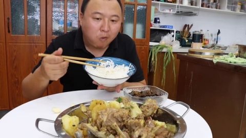 10斤羊排,阿强做“干蹦羊肉”,软烂脱骨抱着啃超过瘾|Mukbang【cram阿强】