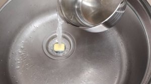 Положите таблетку для посудомойки в слив раковины 💥 Результат вас удивит!