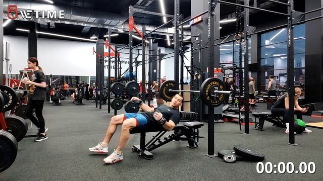 Камышанов Артур/ ТФ Южное Бутово/ член клуба 
55/72.5/90 кг 72 повтора (2:22)