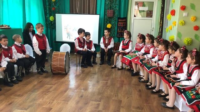 Народно веселие- ДГ “Слънце” гр. Карлово, група “Маргаритки”
