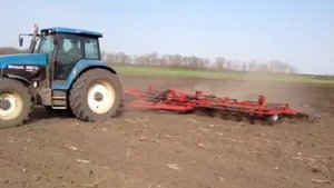 Сплошной культиватор в работе