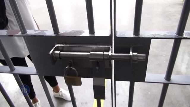 Dentro de la mega cárcel: los pandilleros de El Salvador nos revelan cómo es la vida tras las rejas смотреть онлайн