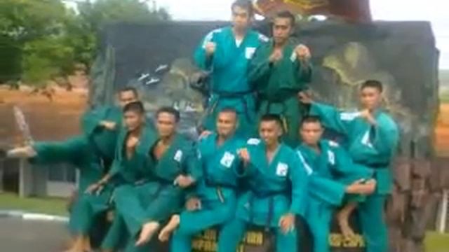 Jagoan neon... смотреть онлайн